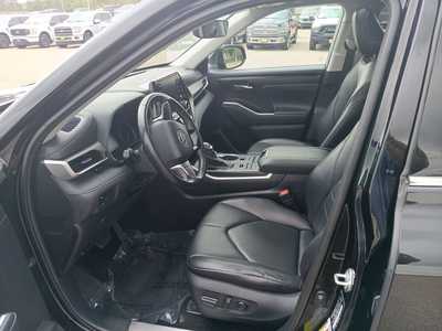 2021 Toyota Highlander, $29980. Photo 10