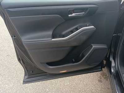 2021 Toyota Highlander, $29980. Photo 11