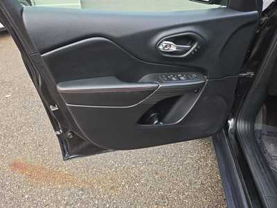 2017 Jeep Cherokee, $10490. Photo 11