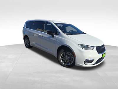 2026 Chrysler Pacifica, $44527. Photo 8