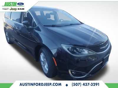 2017 Chrysler Pacifica, $13990. Photo 6