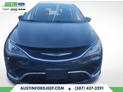 2017 Chrysler Pacifica, $13990. Photo 7
