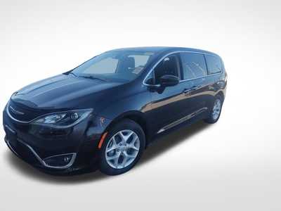2017 Chrysler Pacifica, $13990. Photo 8