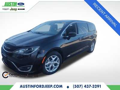 2017 Chrysler Pacifica, $13990. Photo 1