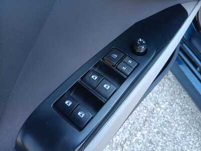 2018 Toyota Camry, $17590. Photo 12