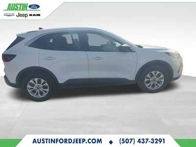 2023 Ford Escape, $25980. Photo 4