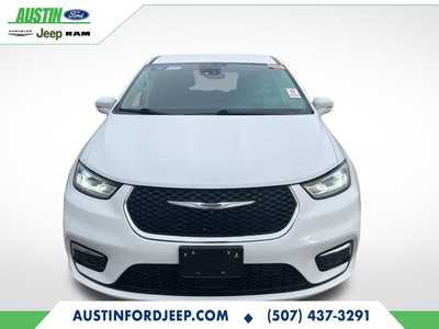 2022 Chrysler Pacifica, $23490. Photo 2