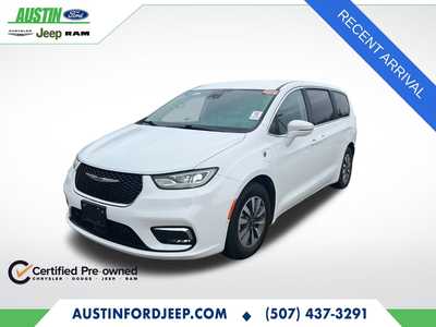 2022 Chrysler Pacifica, $23490. Photo 1
