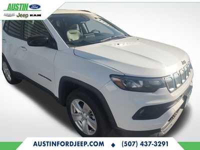 2022 Jeep Compass, $20490. Photo 3