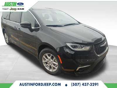 2024 Chrysler Pacifica, $31990. Photo 3