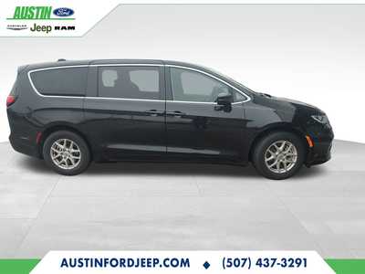 2024 Chrysler Pacifica, $31990. Photo 4