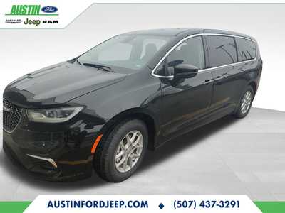 2024 Chrysler Pacifica, $31990. Photo 1