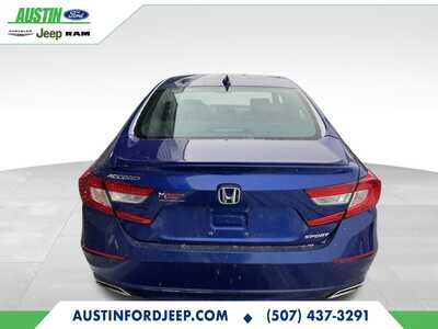 2018 Honda Accord, $18421. Photo 4