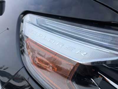 2022 Ford Explorer, $25401. Photo 11