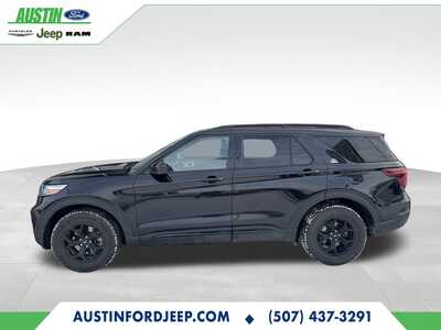 2022 Ford Explorer, $25401. Photo 2