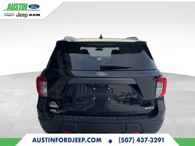 2022 Ford Explorer, $25401. Photo 4