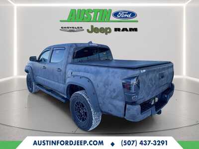 2018 Toyota Tacoma, $26931. Photo 3