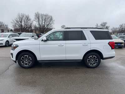 2022 Ford Expedition, $33201. Photo 2