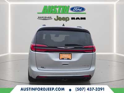 2023 Chrysler Pacifica, $34921. Photo 3