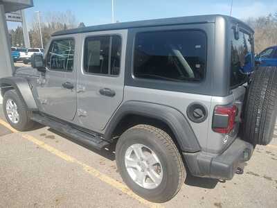 2018 Jeep Wrangler Unlimited, $21656. Photo 3