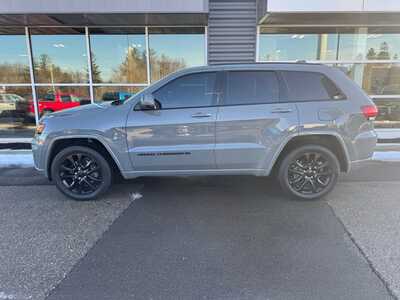 2022 Jeep Grand Cherokee, $21331. Photo 2