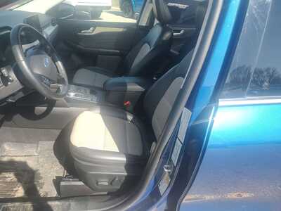 2022 Ford Escape, $25638. Photo 8