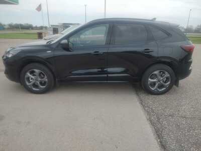 2024 Ford Escape, $25290. Photo 2