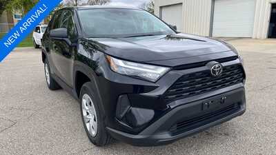 2024 Toyota RAV4, $28350. Photo 4