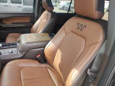 2022 Ford Expedition Max, $42980. Photo 9