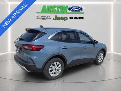 2023 Ford Escape, $25330. Photo 5