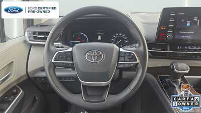 2021 Toyota Sienna, $35330. Photo 11