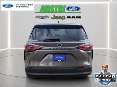 2021 Toyota Sienna, $35330. Photo 4
