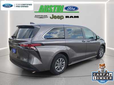 2021 Toyota Sienna, $35330. Photo 5