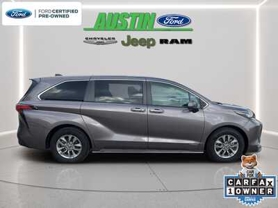 2021 Toyota Sienna, $35330. Photo 6