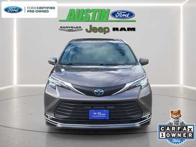 2021 Toyota Sienna, $35330. Photo 8