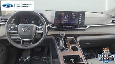 2021 Toyota Sienna, $35330. Photo 9