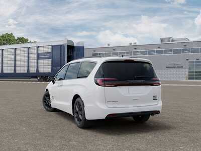 2027 Chrysler Pacifica, $51755. Photo 3