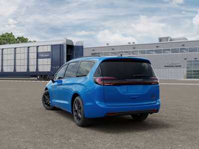 2027 Chrysler Pacifica, $52250. Photo 3