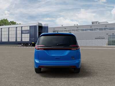 2027 Chrysler Pacifica, $52250. Photo 7