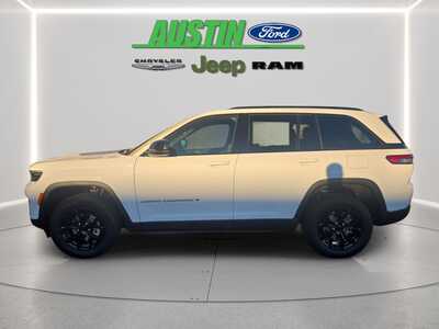 2025 Jeep Grand Cherokee, $36240. Photo 2