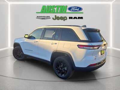 2025 Jeep Grand Cherokee, $36240. Photo 3