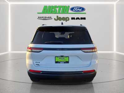 2025 Jeep Grand Cherokee, $36240. Photo 4