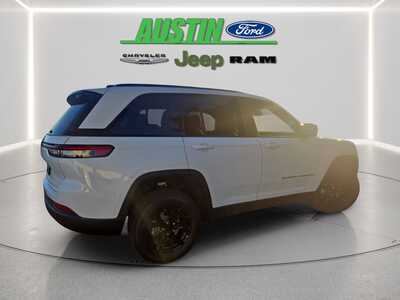 2025 Jeep Grand Cherokee, $36240. Photo 5