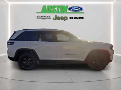 2025 Jeep Grand Cherokee, $36240. Photo 6