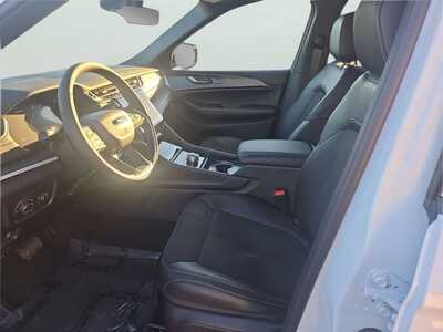 2025 Jeep Grand Cherokee, $36240. Photo 9