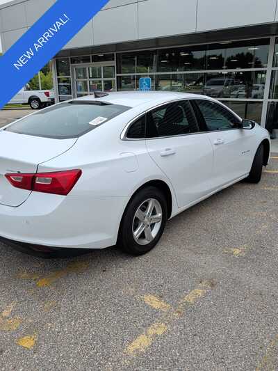 2022 Chevrolet Malibu, $17540. Photo 5