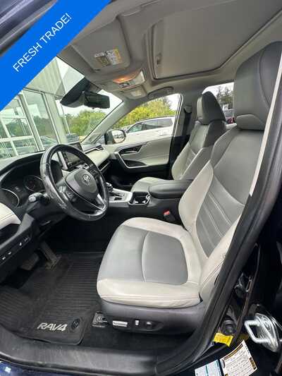 2019 Toyota RAV4, $25140. Photo 6