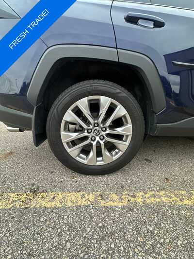 2019 Toyota RAV4, $25140. Photo 8
