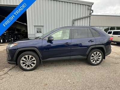 2019 Toyota RAV4, $25140. Photo 9