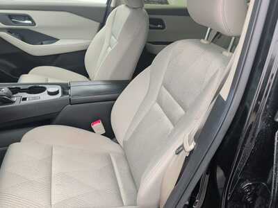 2025 Nissan Rogue, $21330. Photo 9